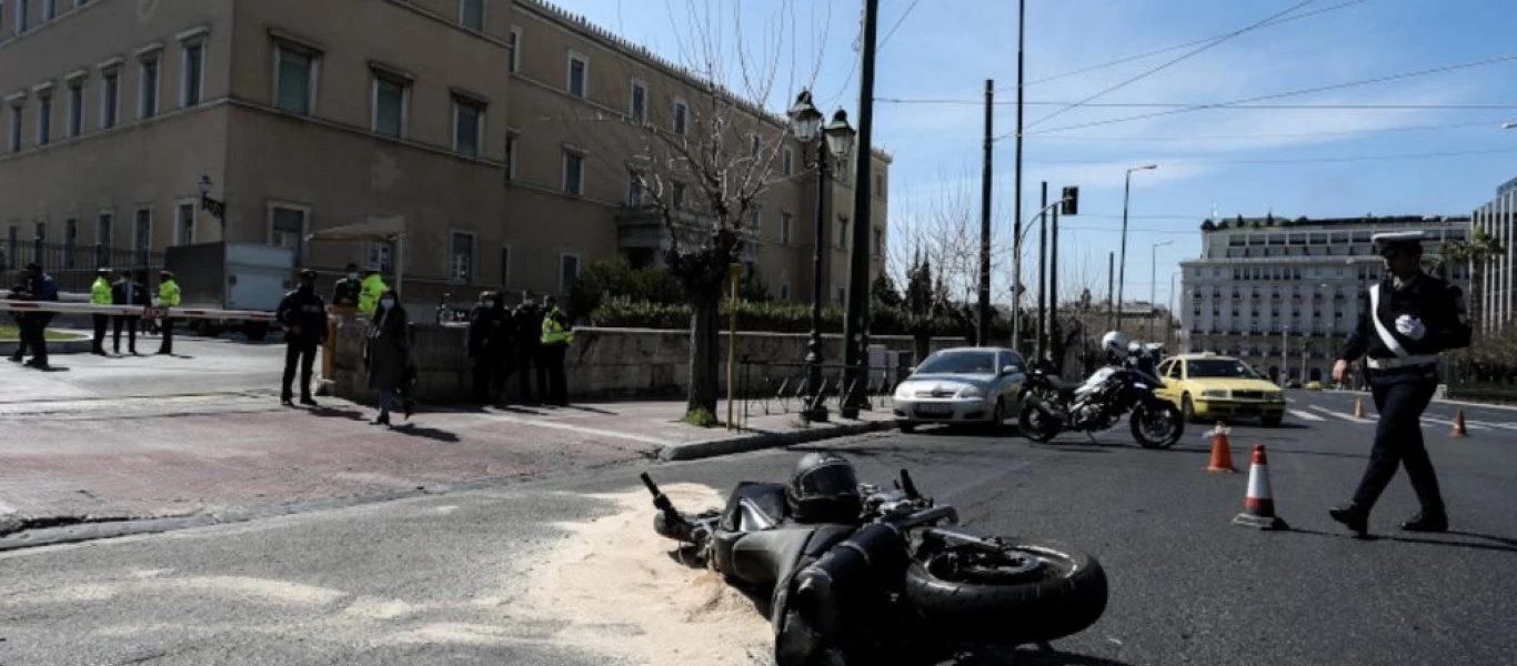 Τροχαίο στη Βουλή: Οι αρχές ερευνούν το οπτικοακουστικό υλικό από τις κάμερες της περιοχής